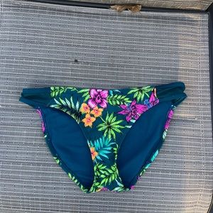 Target swimsuit bottoms - Size M